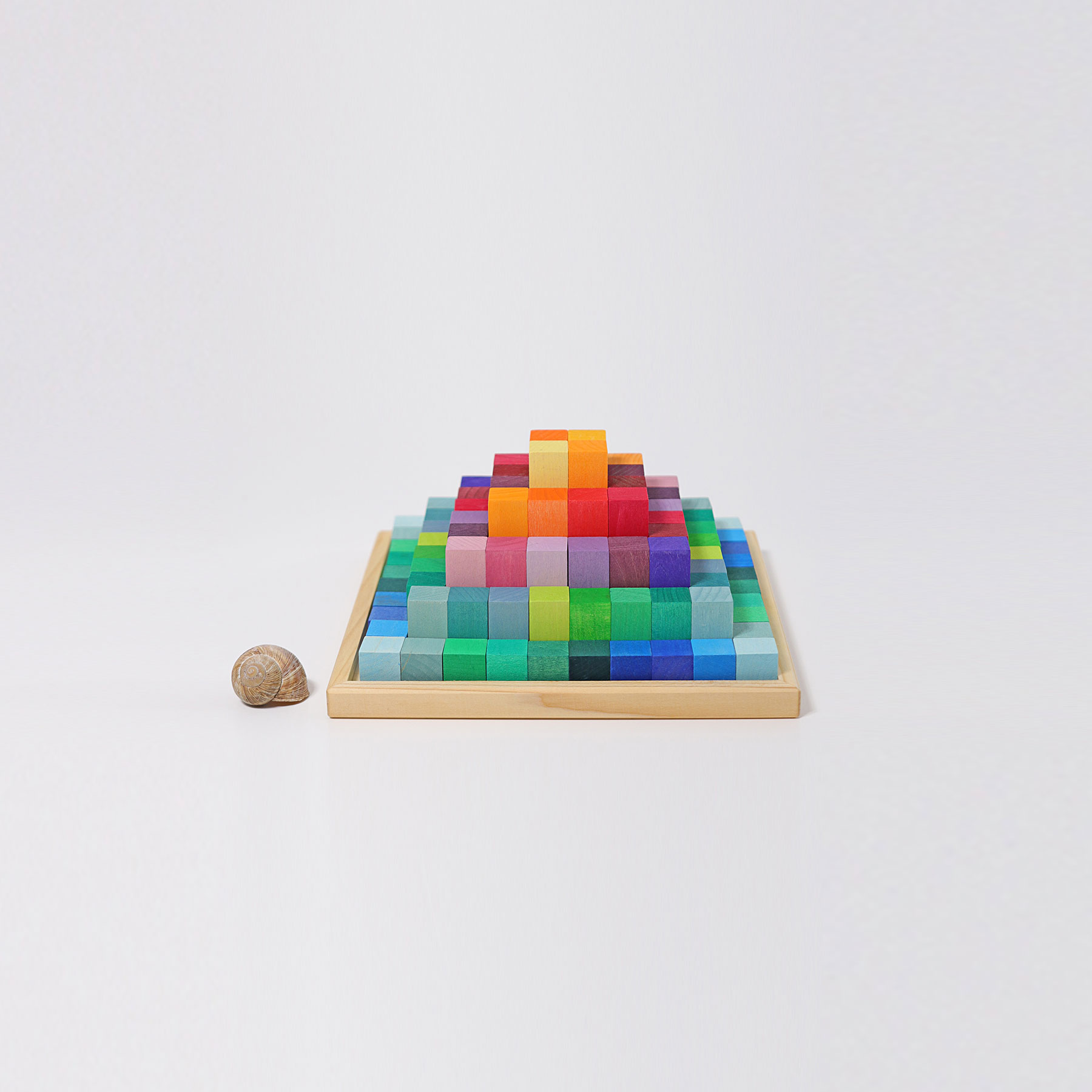Stufenpyramide klein Regenbogen